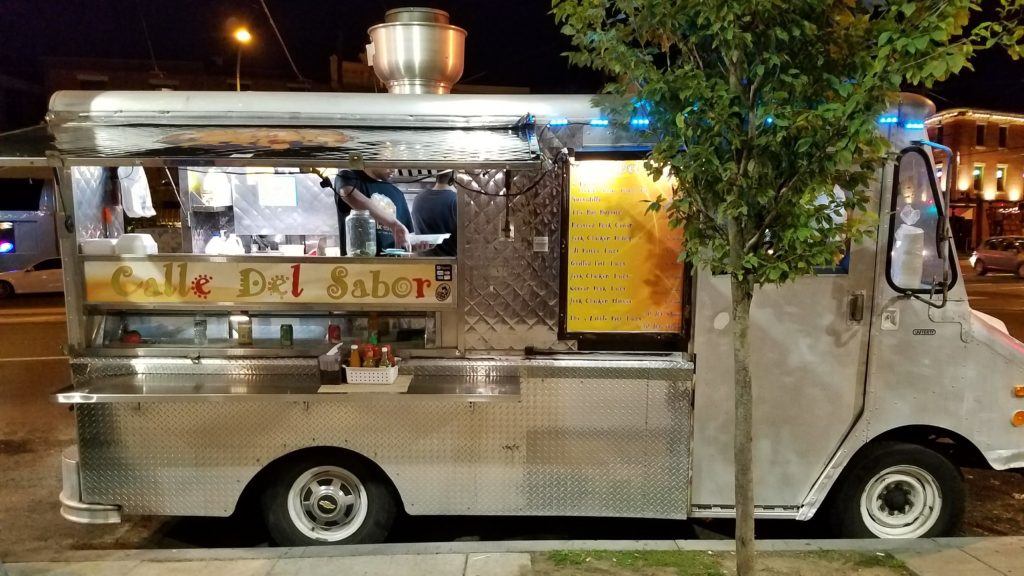 side view of Calle Del Sabor food truck